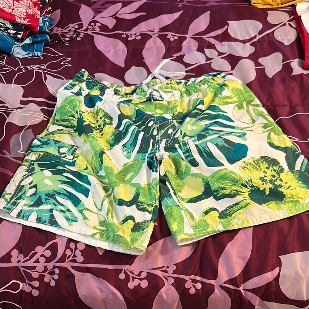 Men’s swimming trunks